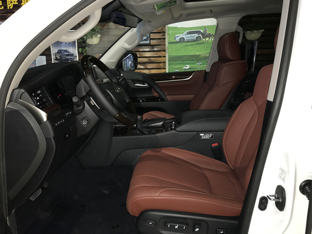 全新款雷克萨斯LX570顶级豪华SUV引领时代潮流驾驭未来