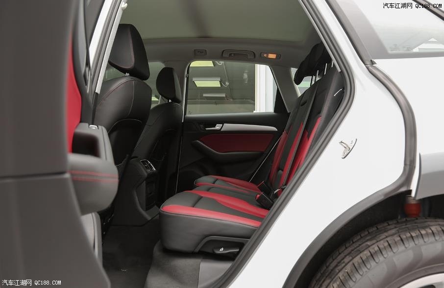 奥迪Q52017款最新价格最高优惠15.75万现车充足