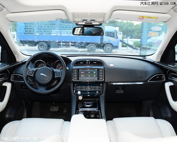 捷豹F-PACE 促销活动中 捷豹SUV全国最低售价动力测评