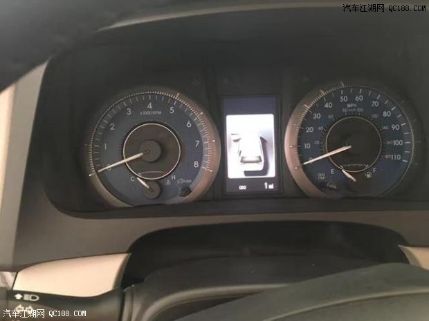 18款加版丰田塞纳四驱LE配置最新优惠多少钱