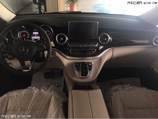 18款进口奔驰V250 天津港现车实拍最新市场售价