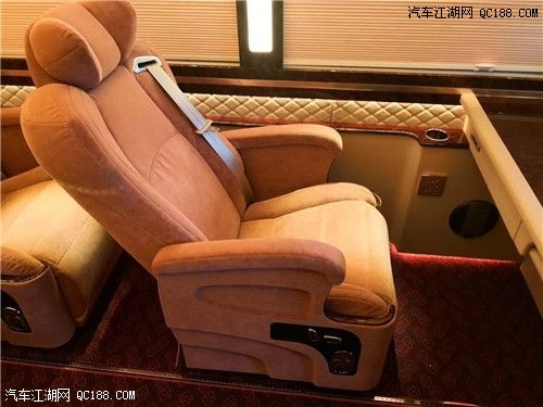 丰田考斯特改装丝绒座椅更舒适更温馨图片