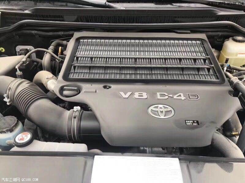2018款丰田酷路泽4500柴油版D4D发动机V8 614扭矩