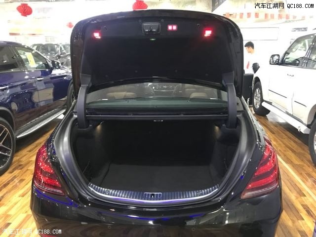 2018款奔驰迈巴赫S560包牌包税 促销240万