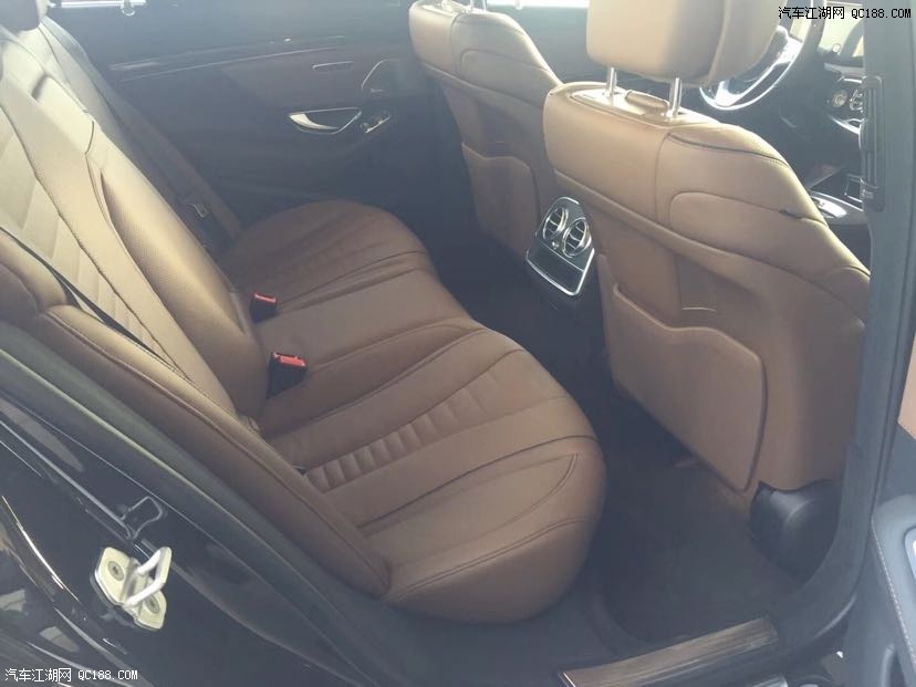 18款奔驰S450 豪华轿车引领时尚潮流 天津港价格大揭秘