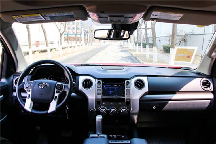 丰田车系中最大型号的皮卡坦途SR5TRD全新售价
