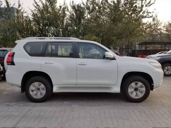 2019款丰田普拉多3000柴油SUV中东版价格
