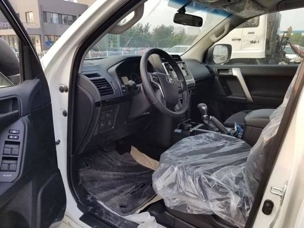 2019款丰田普拉多3000柴油SUV中东版价格