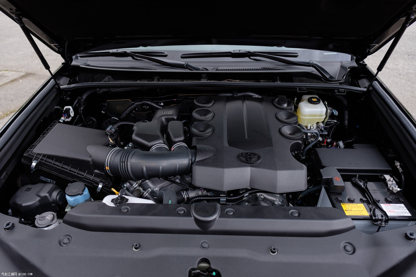 19款丰田超霸4RunnerTRD Pro越野专业版更年轻的外观