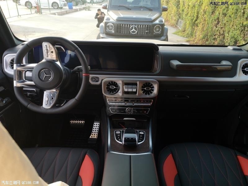 2019款加版奔驰G63限量版店内现车优惠40万