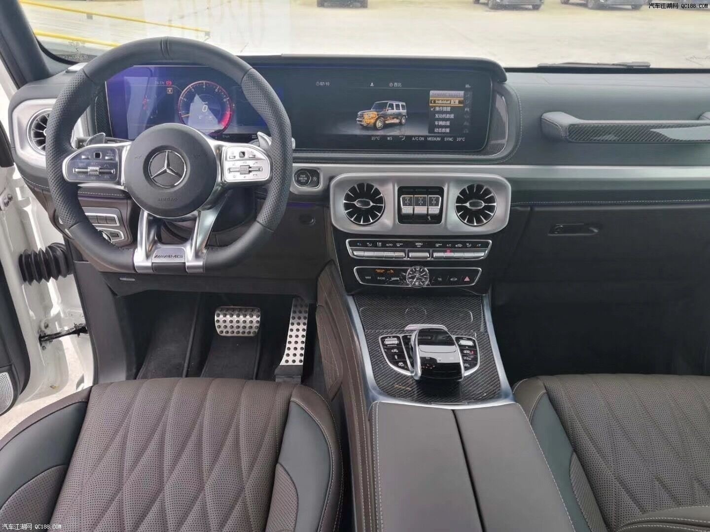 2019款奔驰G63AMG全新大屏驾乘空间进行优化