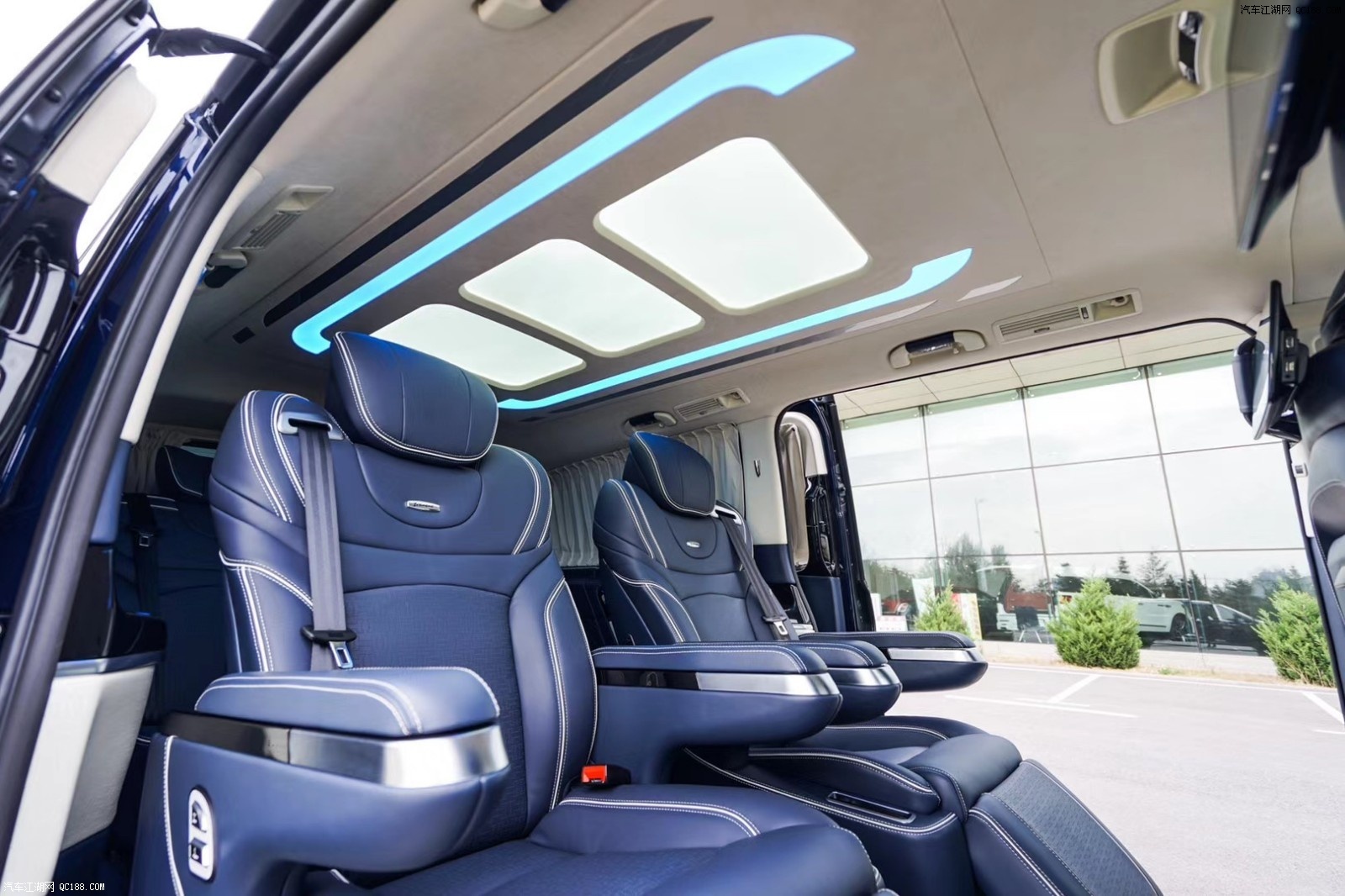 奔驰V250最新价格专业改装高顶隔断航空舱沙发床