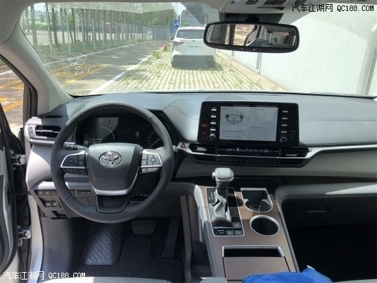 2022款丰田塞纳2.5油电混合舒适MPV
